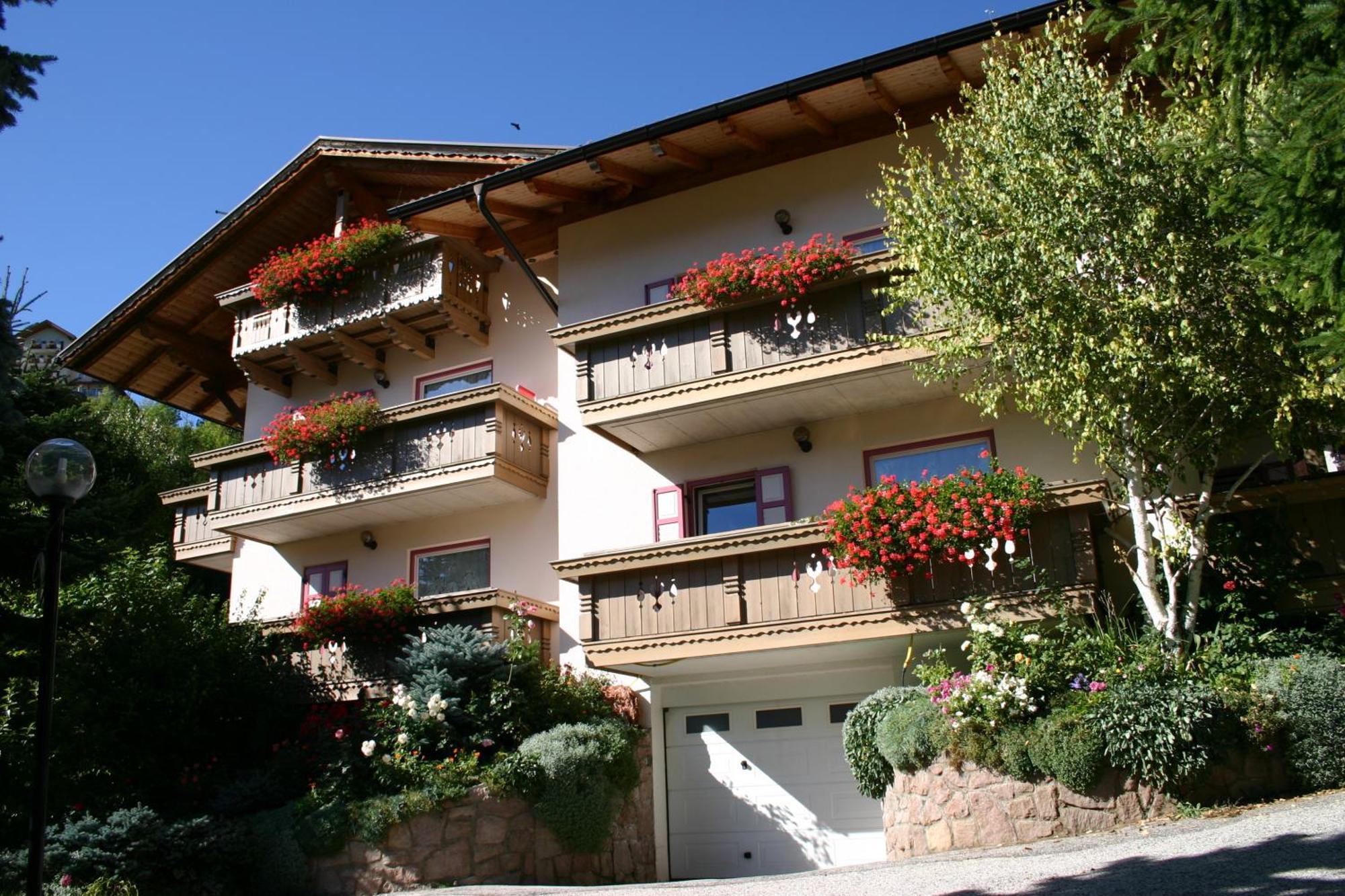 Villa Mirabell Cavalese Exteriör bild