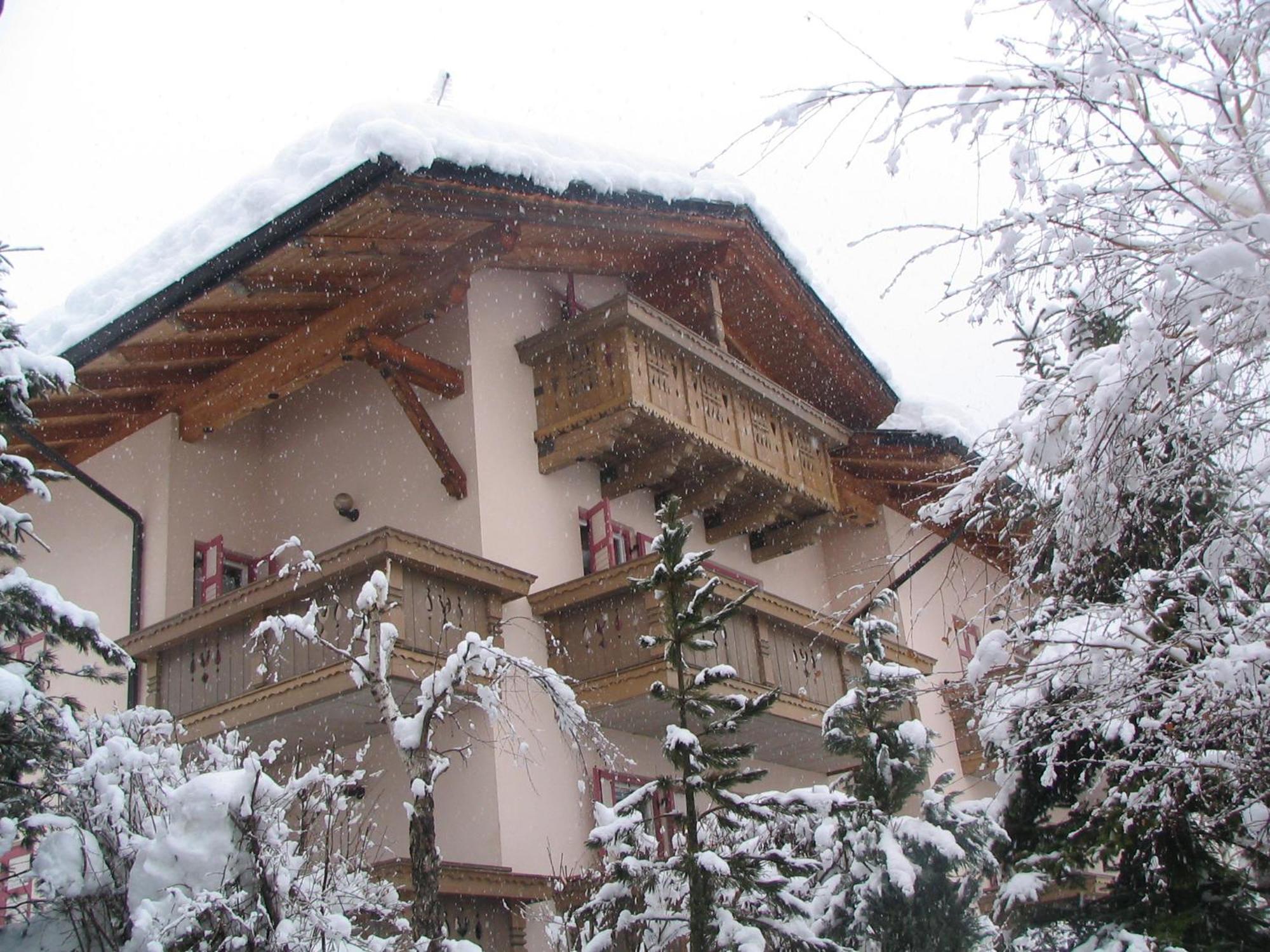 Villa Mirabell Cavalese Exteriör bild